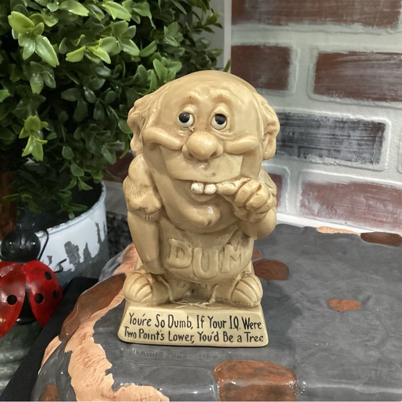 “5/$25” - Vintage - Wallace Berry & Co. Figurine dated 1973 - Made In USA - Picture 1 of 8